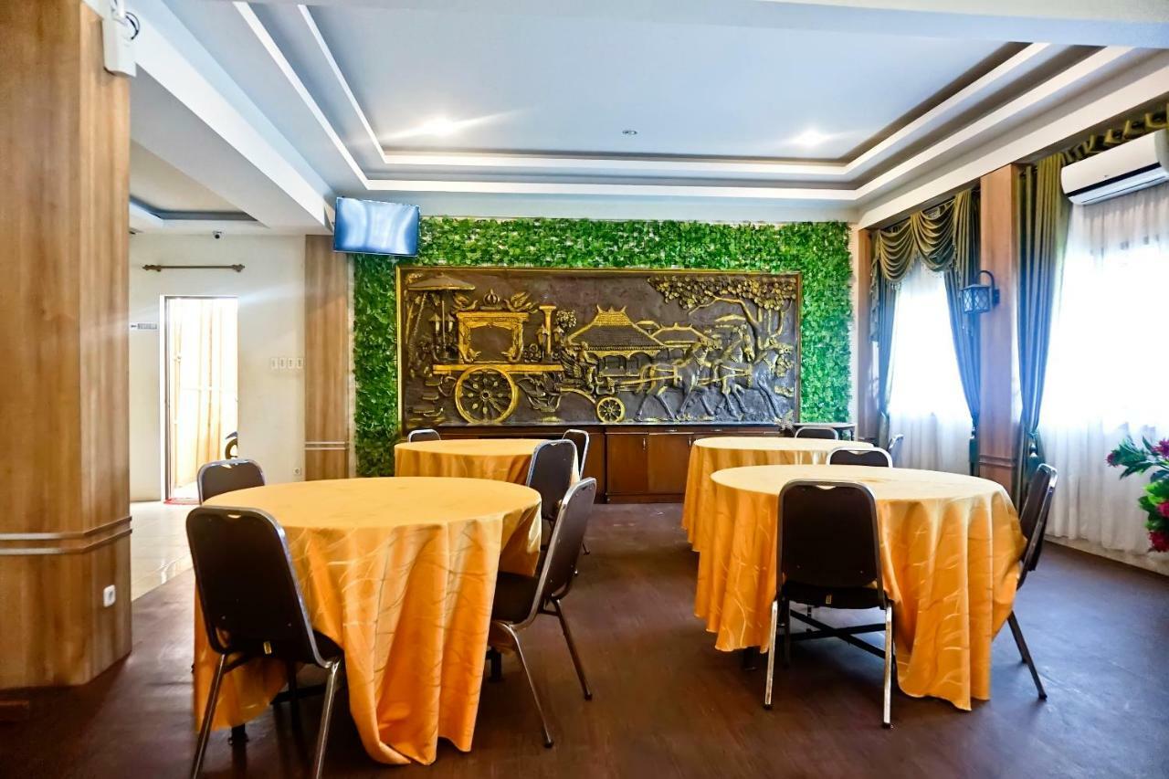 Oyo 627 Tirta Kencana Syariah Hotel Pekanbaru Eksteriør billede